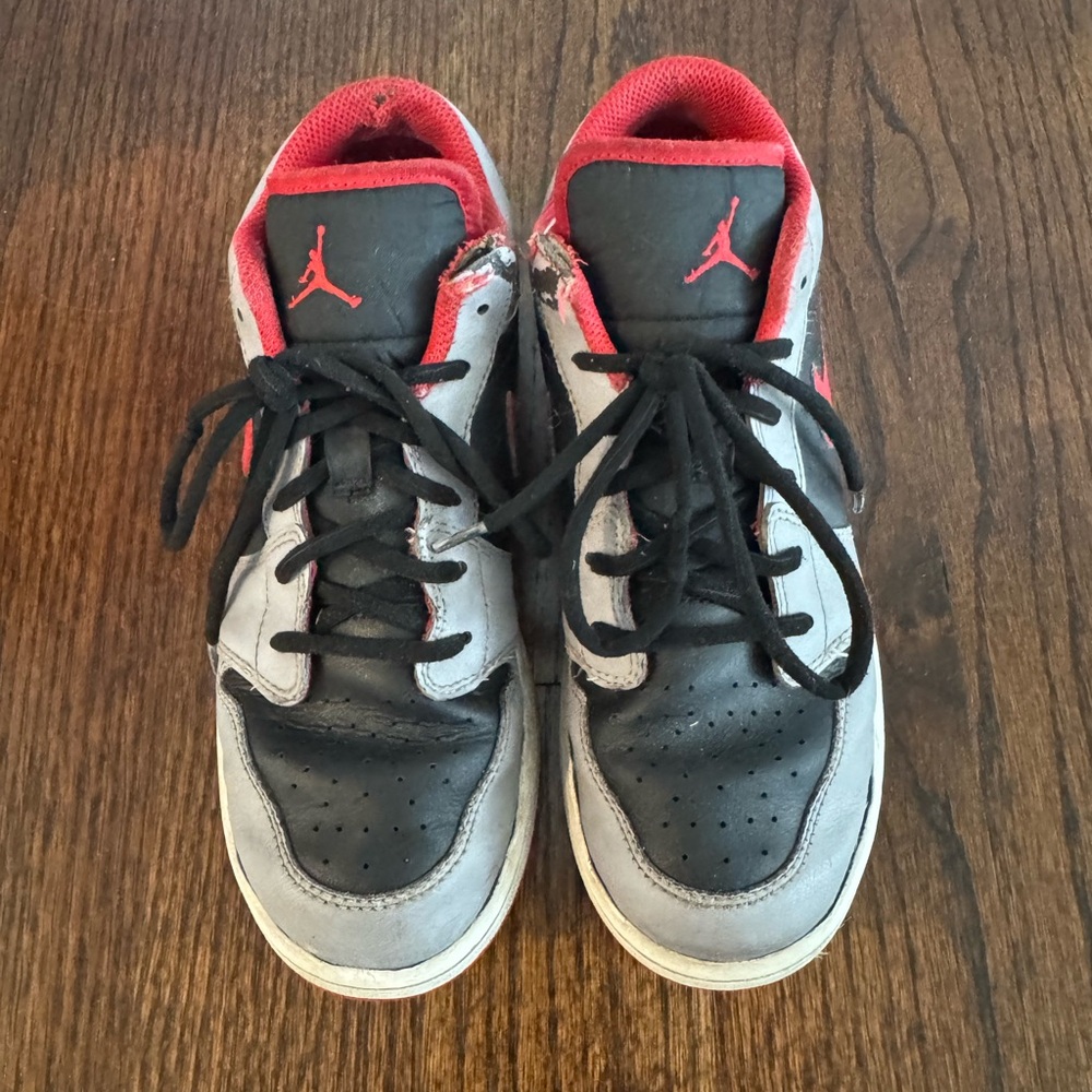 Nike Boys Air Jordan’s - Size 6Y